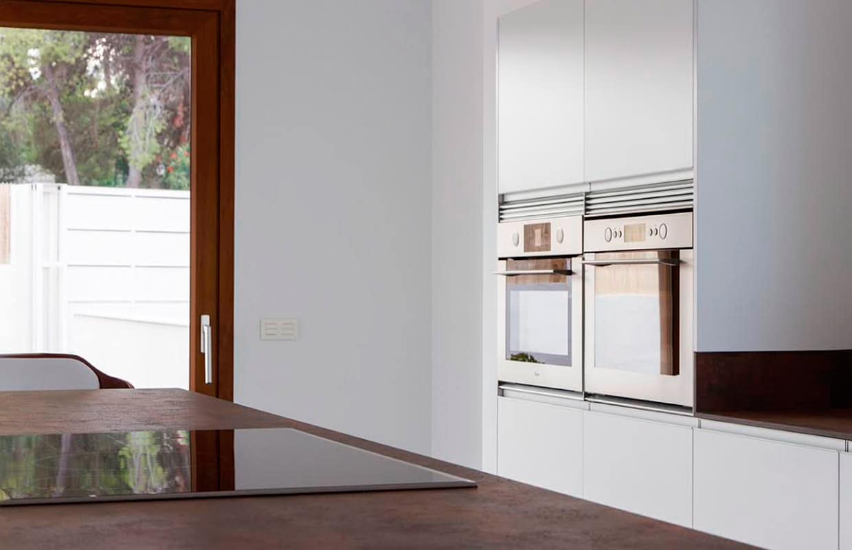 Muebles columna de cocina con horno encastrados