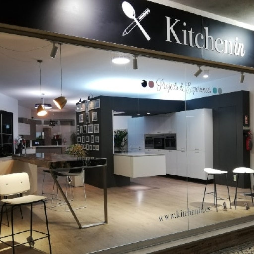 Fachada de la tienda de cocinas Kitchen in Portugal, en Espinho