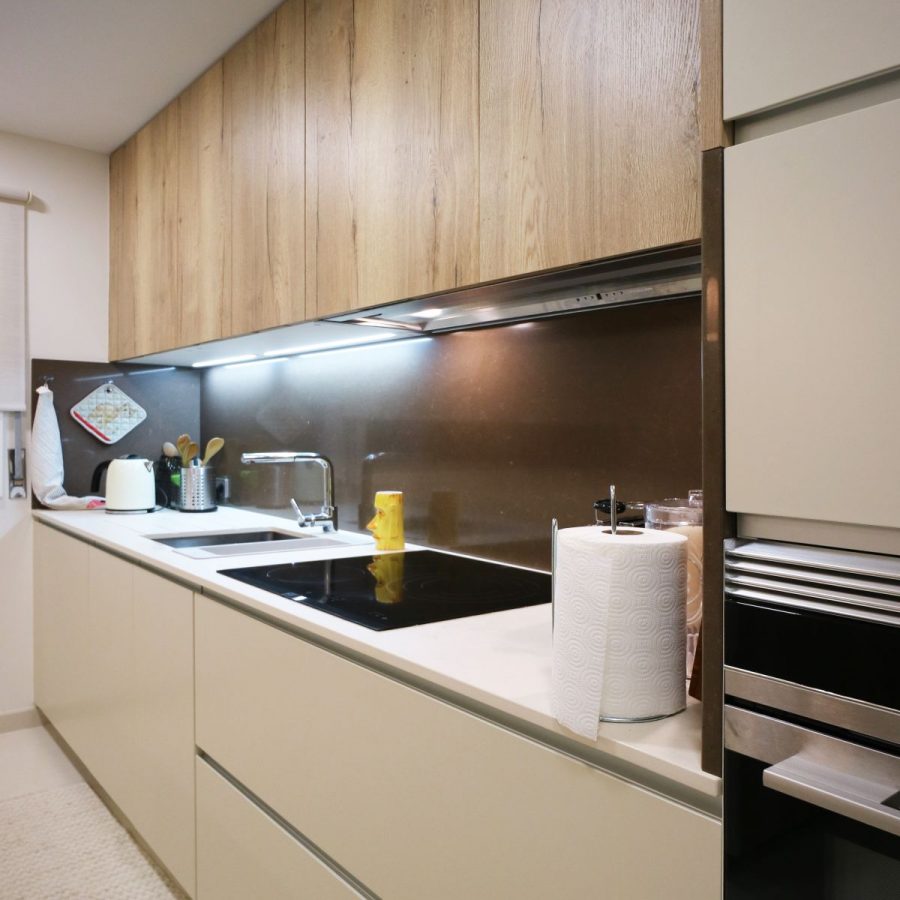 Cocina moderna y funcional - zona frente de placa y fregadero Zona frente de placa y fregadero