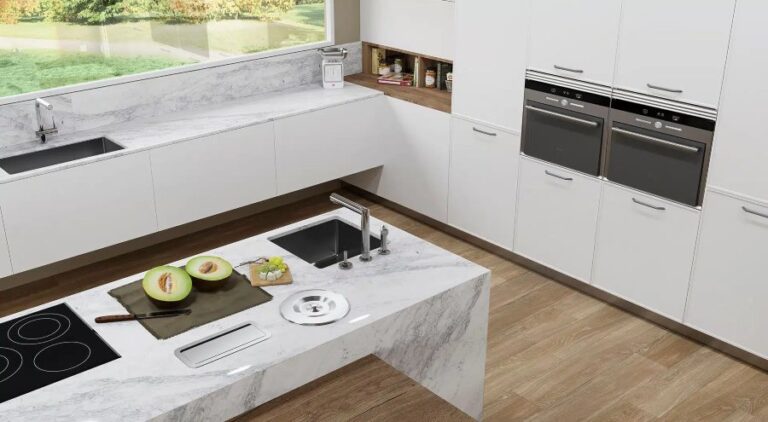 Cocina Senssia colección Tizziano con acabados en blanco isla central con fregadero y electrodomésticos incorporados