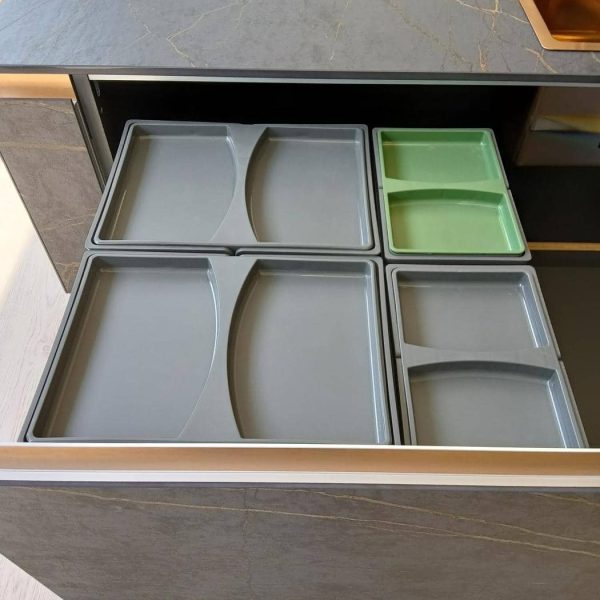 Sistema de organización de residuos para cocina con cubos cerrados