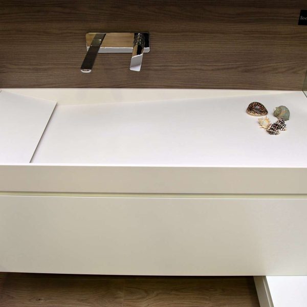 Mueble de baño color blanco diseño minimalista en tienda Kitchen in Vigo
